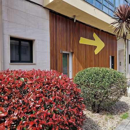 Redondela Apartments - Bedroom, Bathroom & Kitchen Exterior photo