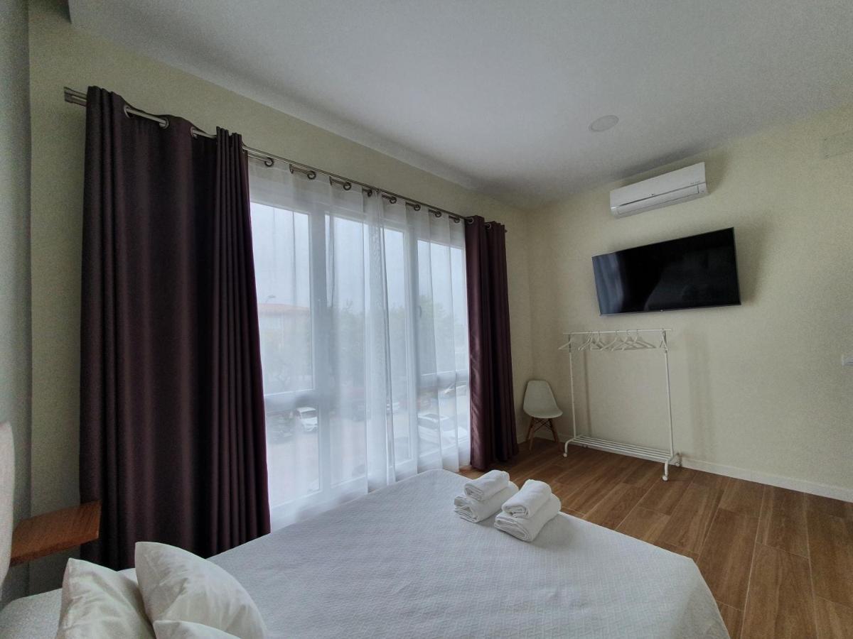 Redondela Apartments - Bedroom, Bathroom & Kitchen Exterior photo