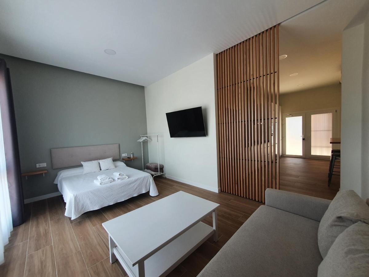 Redondela Apartments - Bedroom, Bathroom & Kitchen Exterior photo
